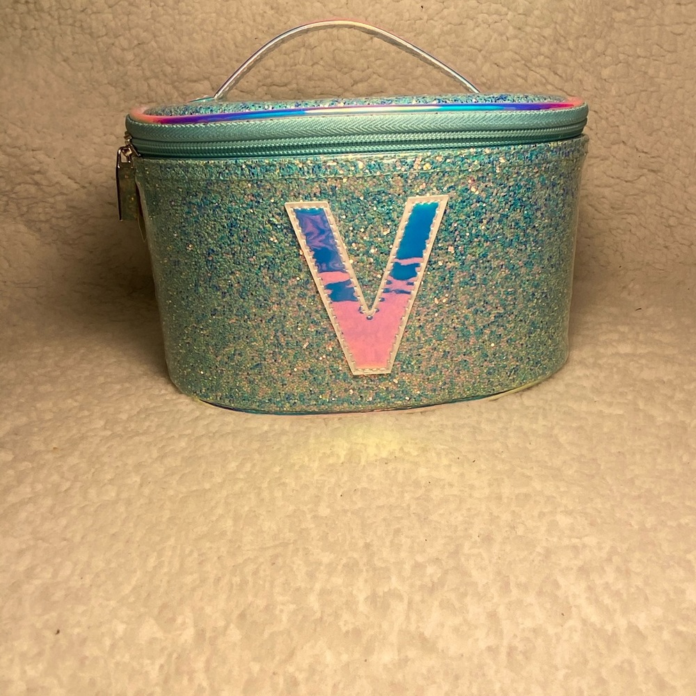 Justice V letter oval beauty bag